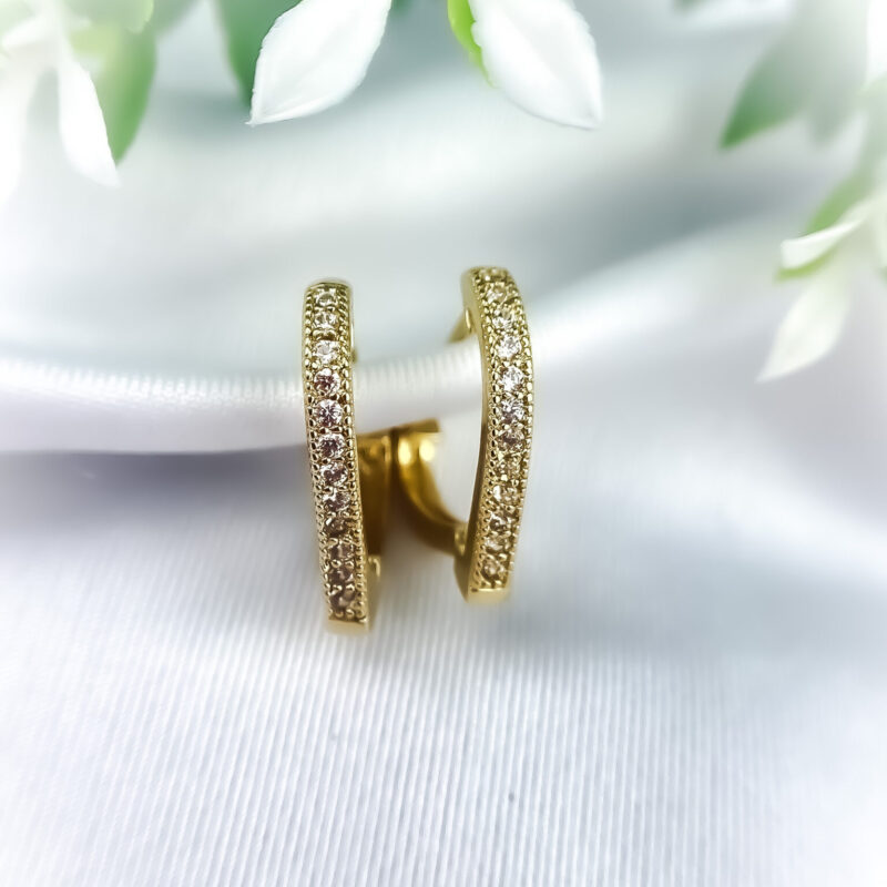 Brinco Argola Fina Coração de Zircônias