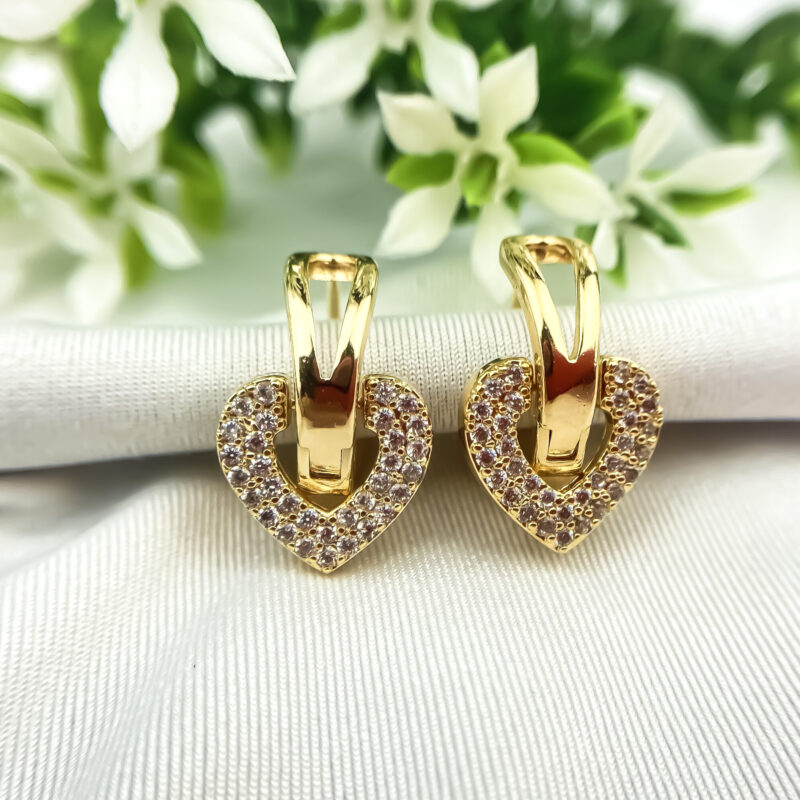 Brinco Coração Cravejado com Zircônias