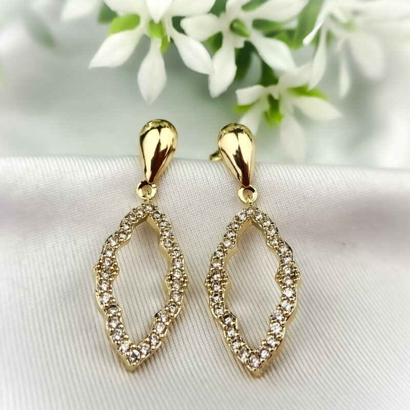 Brinco Elegance Cravejado com Pendurado Geométrico