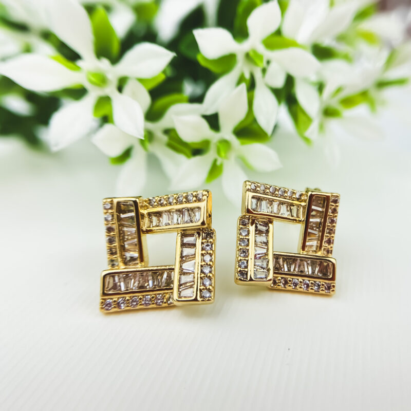 Brinco Geométrico Cravejado Luxo