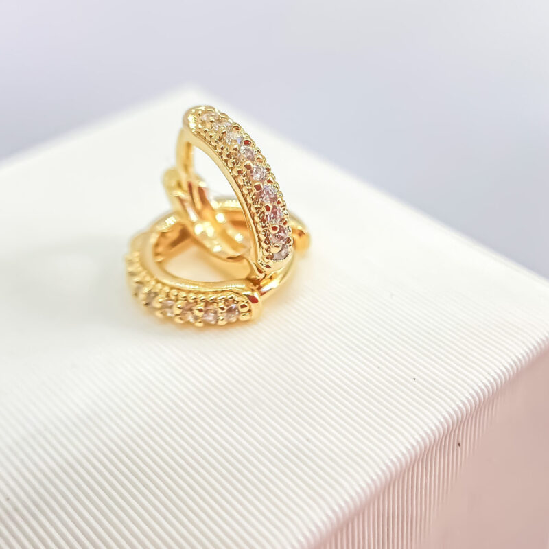 Brinco Argola P Delicada Cravejada com Zircônias