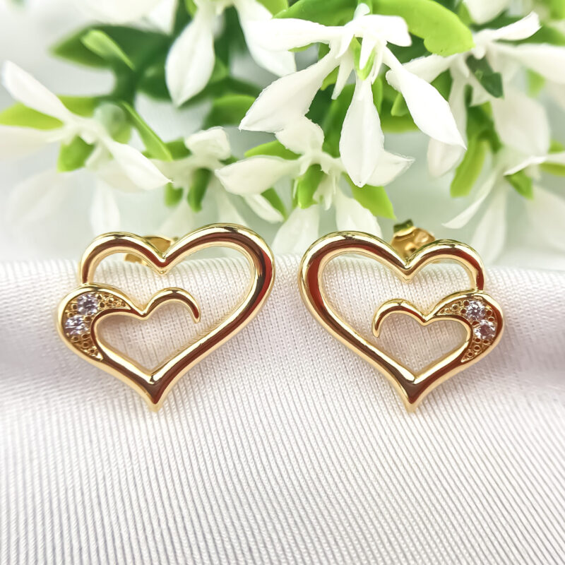 Brinco Corações entrelaçados com Zircônia