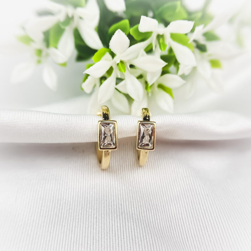 Brinco Minimalista com Cristal Retangular