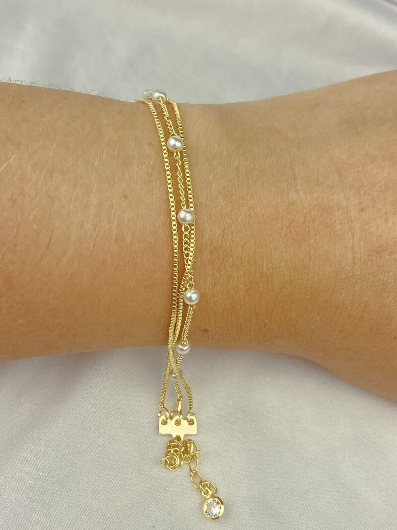 Pulseira Pérola Douradas com Corrente Tripla - Image 4