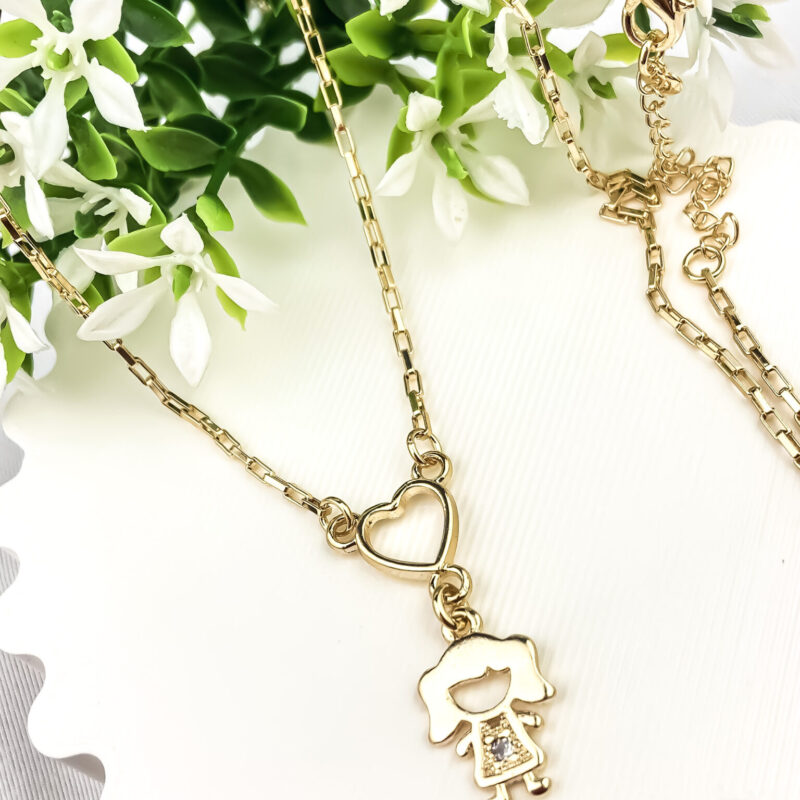 Colar Coração com Penduricalho de Menina